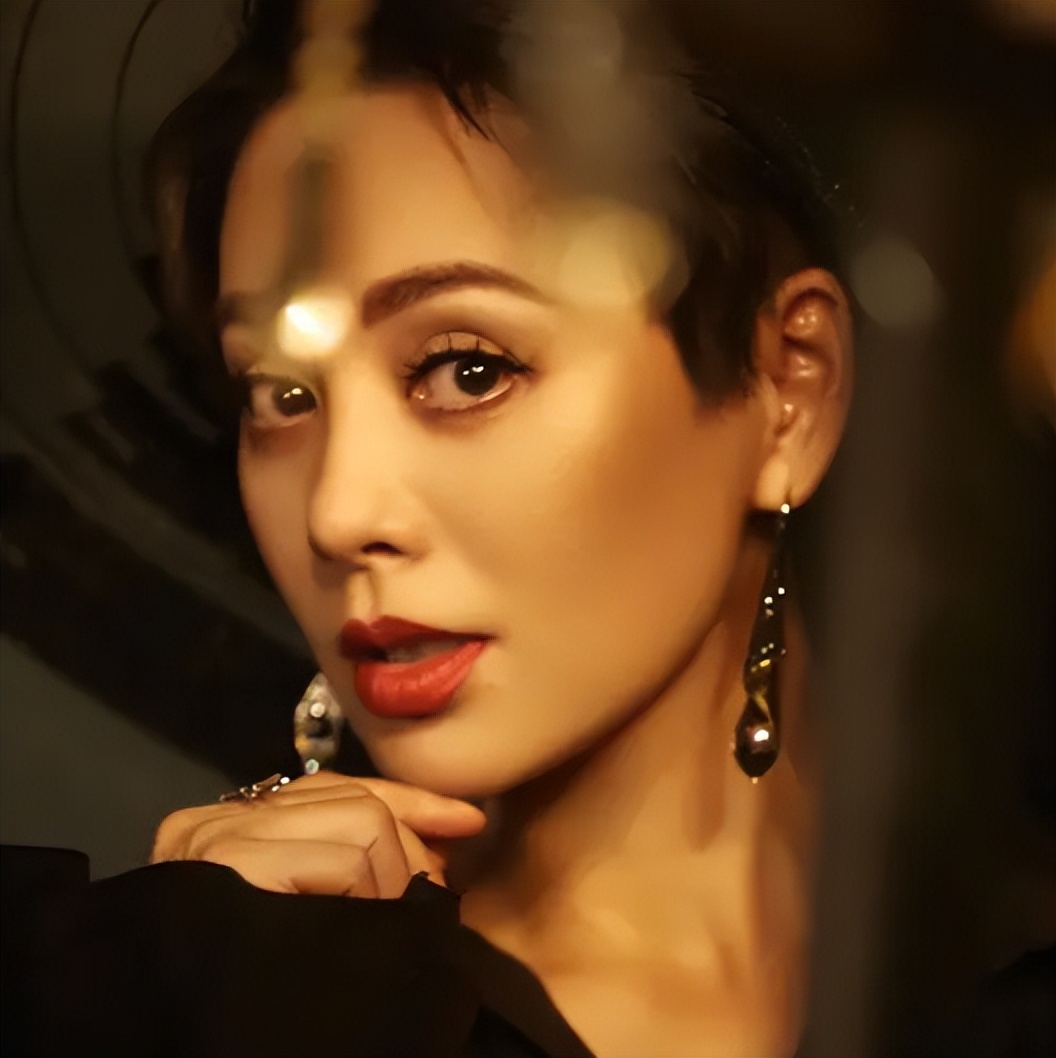 乐嘉宁静(宁静:与乐嘉"撕"得面红耳赤,现场发火不给何炅面子,她凭什么