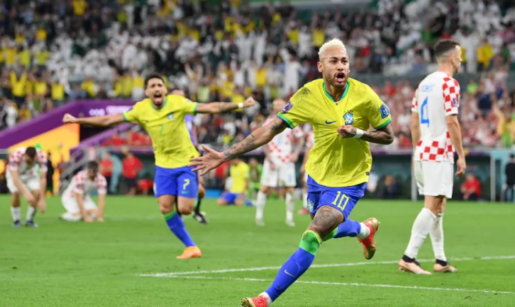 2010世界杯荷兰vs巴西（巴西队被淘汰！20年不胜欧洲强队，究竟输在哪？）