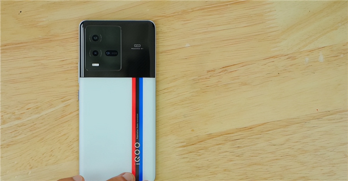 iQOO10真机曝光？搭载了v1+拍照芯片？