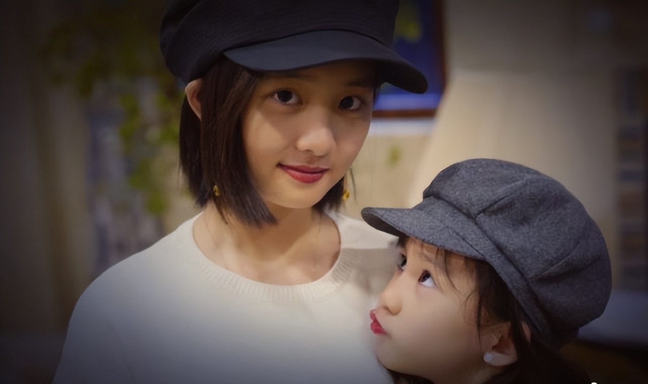 带着多妹和弟弟一起出行，黄多多彰显担当，幸福的三姐妹