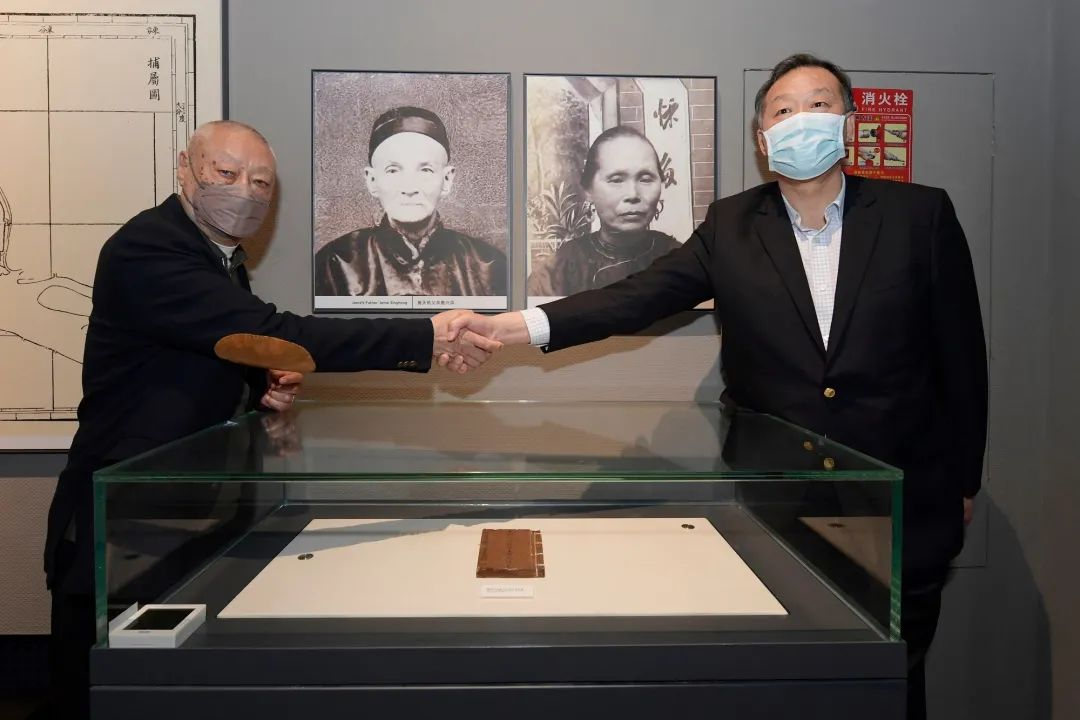 詹天佑之孙向《詹天佑科学技术发展基金会》捐赠祖父手抄《家谱》