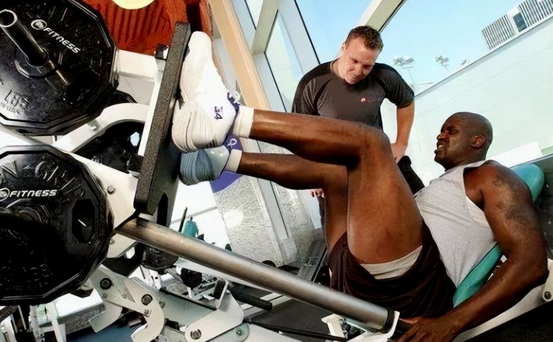 nba球员为什么腿细（选100次都是状元的奥尼尔 天赋有多离谱？小腿细到令女生羡慕）