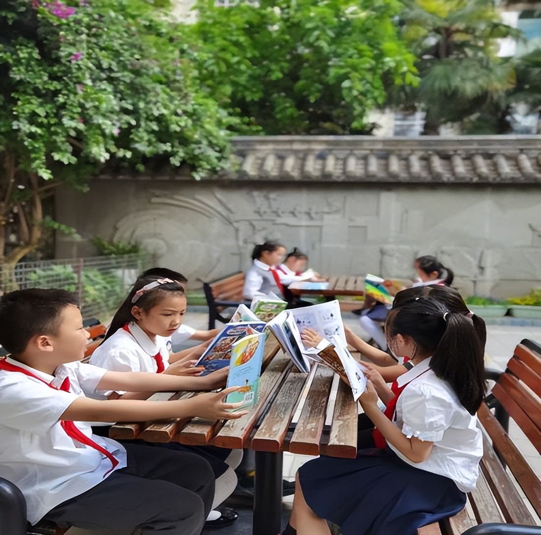 与书同行，不负春光——记天府新区华阳实验小学读书月活动