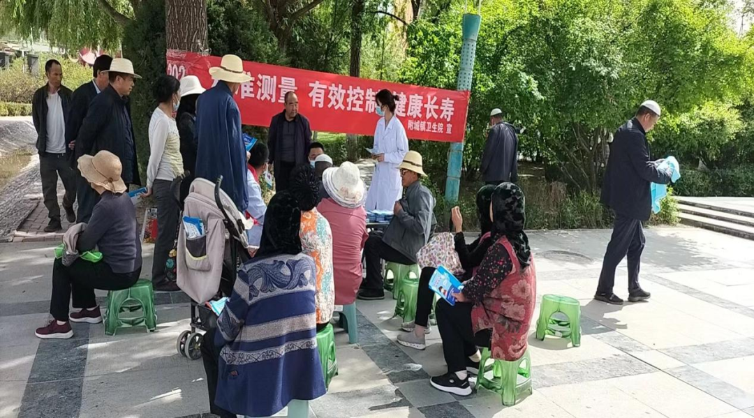 康乐县卫健系统开展“全民营养周”及“5.20”“石榴情”中国学生营养日宣传活动