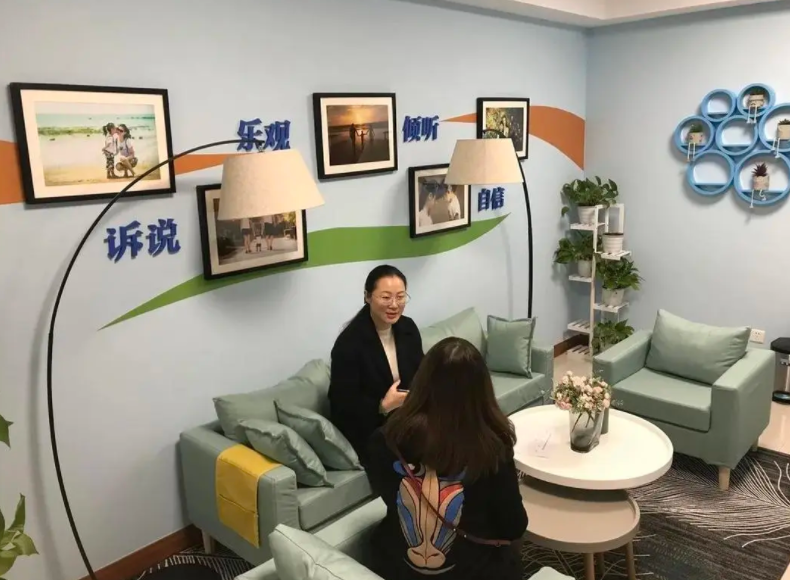 深圳大学一学院，男生偷拍异性隐私被处分，网友们对此事议论纷纷