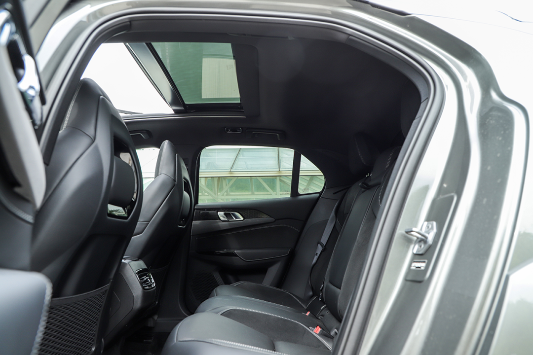 领克02 Hatchback：15.08万起售！“沃尔沃”2.0T发动机+四出排气