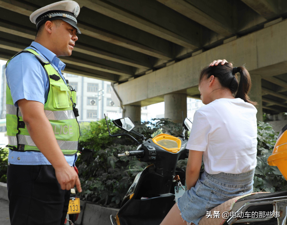 已明确：电动车、三轮车、四轮车上路要驾照，年龄和费用一文讲清