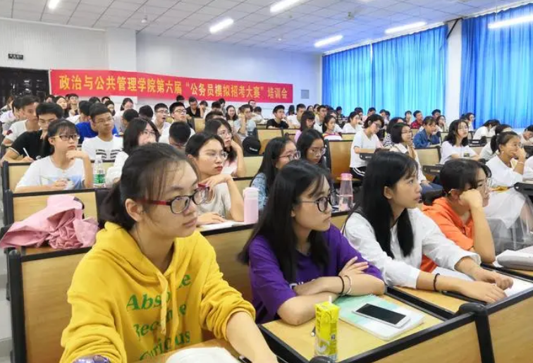 公务员晒工资条，到手月薪和想象不一样，网友：铁饭碗不香了