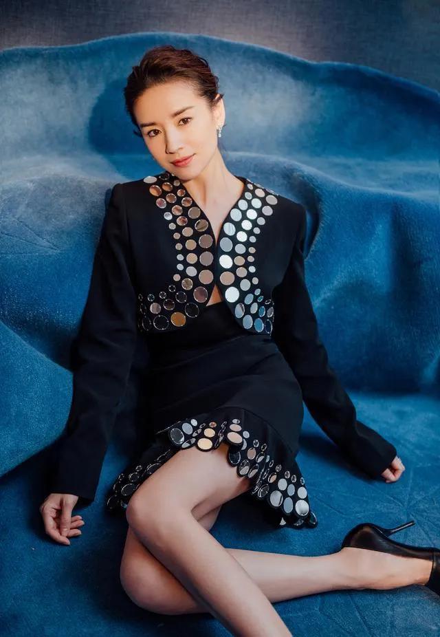 董洁：成熟优雅，气质如兰