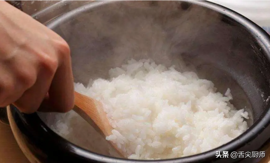 蒸米饭加水用手指量的示意图(蒸米饭水放多少手指量)