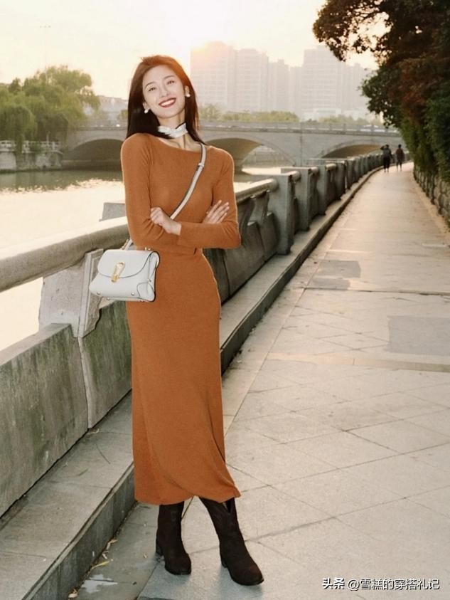 皮肤偏黑适合穿什么颜色的衣服（皮肤偏黑适合穿什么颜色的衣服橘黄色）-第7张图片-科灵网