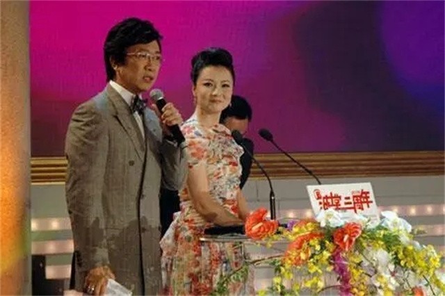 东方卫视名嘴袁鸣：丈夫是美籍华人，儿子十分可爱