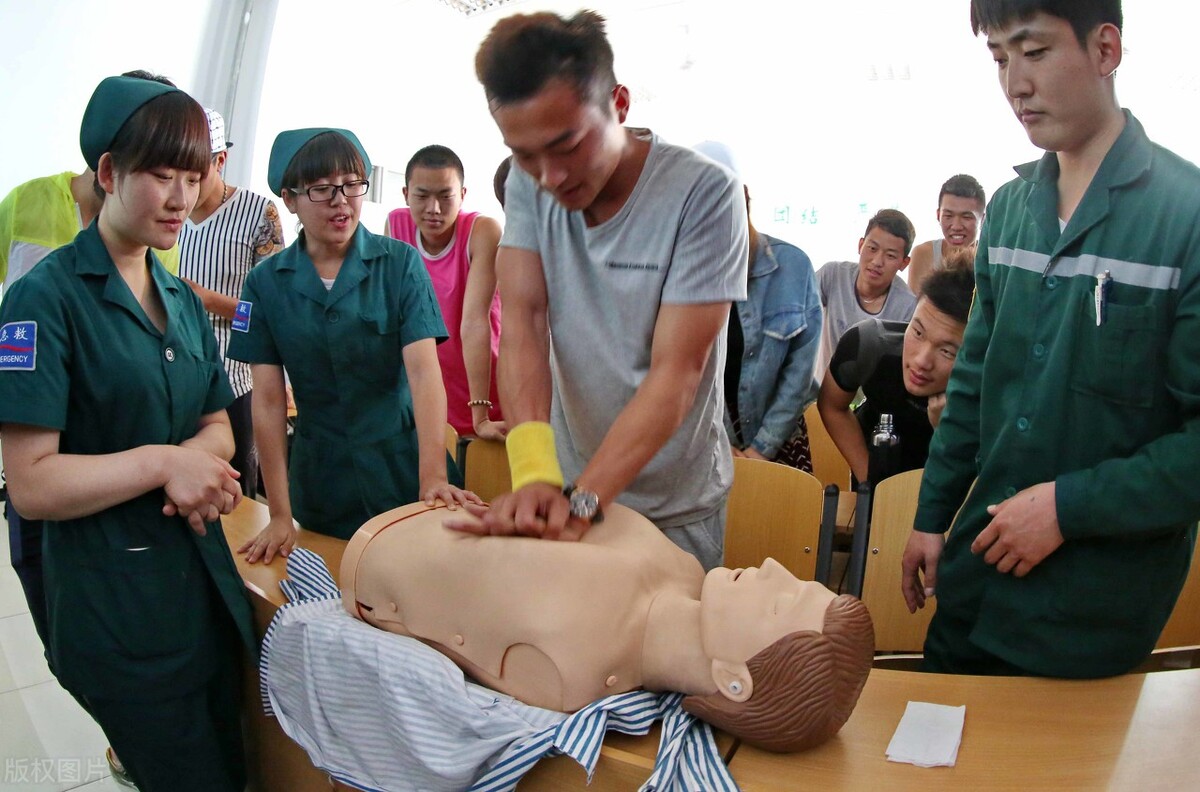 大学生干部身份能为学生带来什么，过来人总结其优势和劣势，收藏