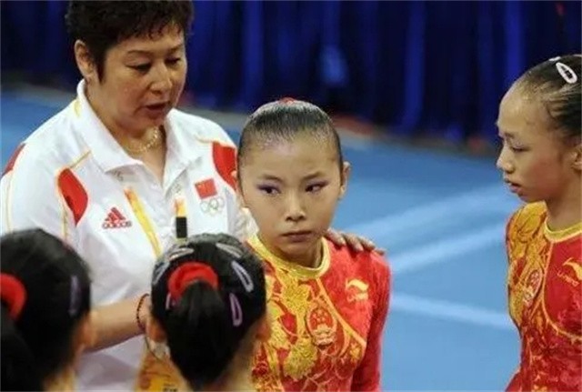 引退后的体操公主何可欣：脸变大了，怀疑是整形