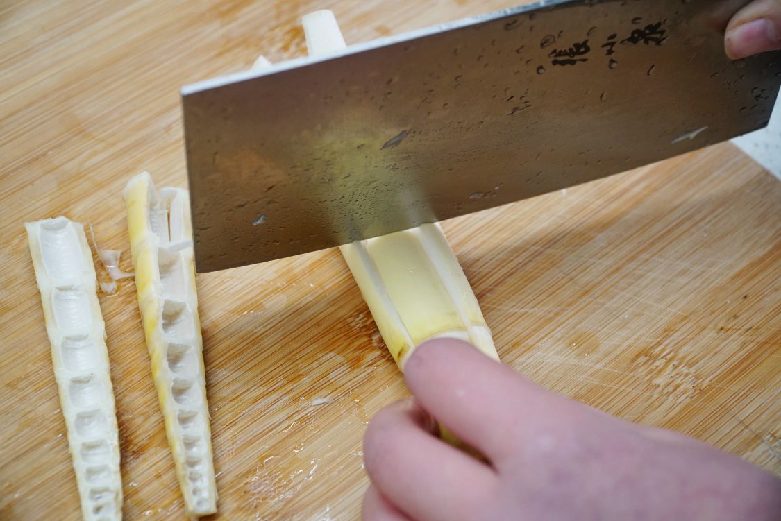 春天，菜市場碰上它別放過，和五花肉燜一鍋，味道真是香得厲害