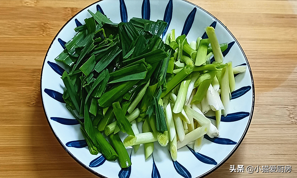 土豆回锅肉怎么做（9步教你荤素搭配香味十足的回锅肉）