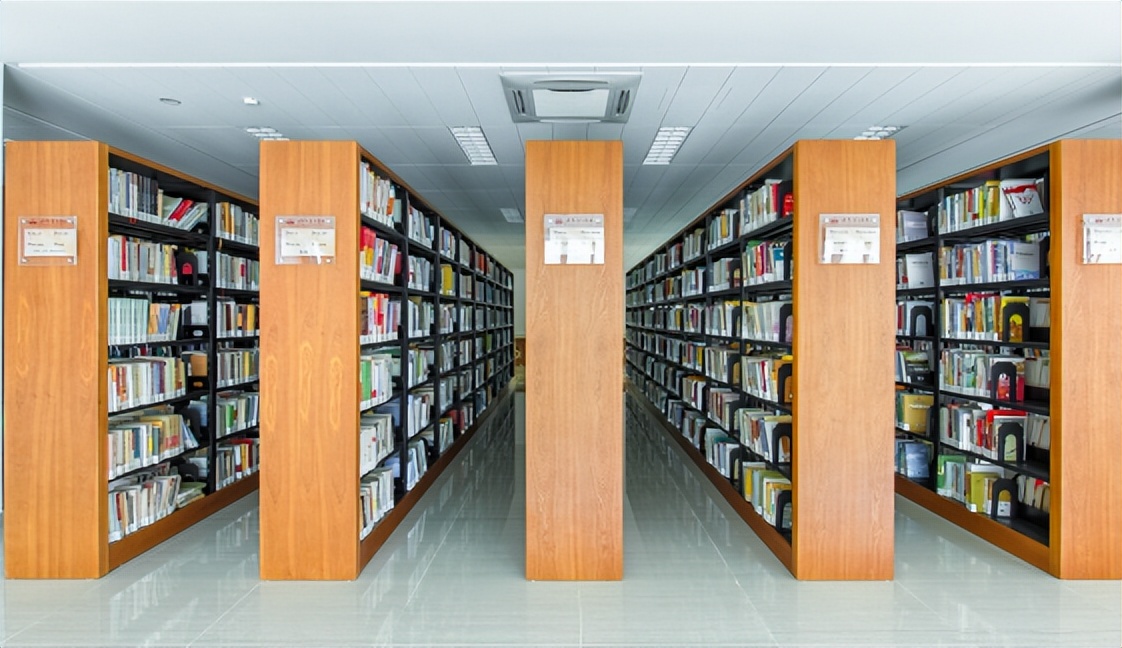 ​清华大学清一色的“苹果电脑”，引起众人嘲讽，网友评论值得深思