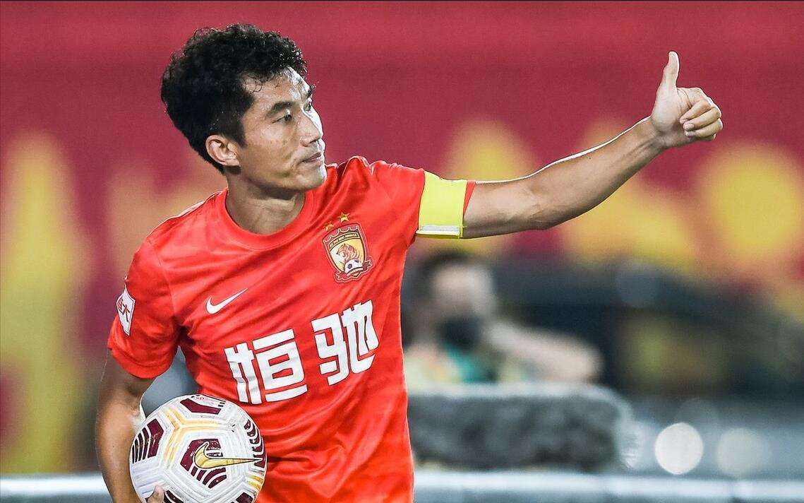 中国足球运动员有哪些留洋(盘点曾在主流顶级联赛留洋的中国球员，谁的成就更大？)