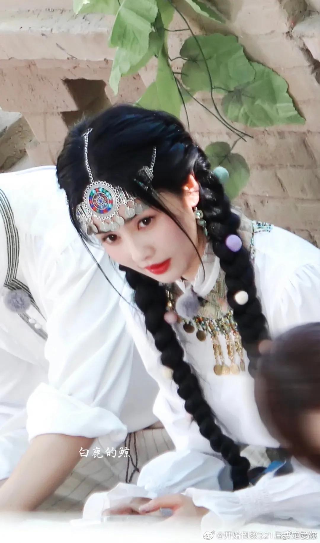 《奔跑吧》直播截图中的白鹿以及跑男新疆收官路透哦