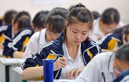 “双减”政策实施后，公立与私立学校差距显现，有家长表示后悔