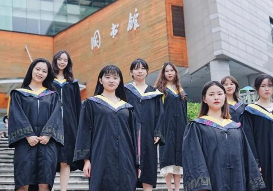 吃不到葡萄就嫌酸，女生寝室全员上岸，网友们却开启嘲讽模式