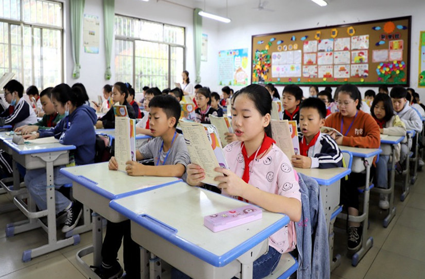 小学阶段共有多少节课（“主角变配角”，小学新学期课程表公布，这门课数量比数学课还多）