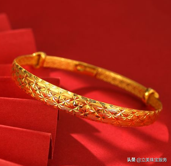 現(xiàn)在黃金手鐲多少錢一克？這樣買可以節(jié)省一大筆錢