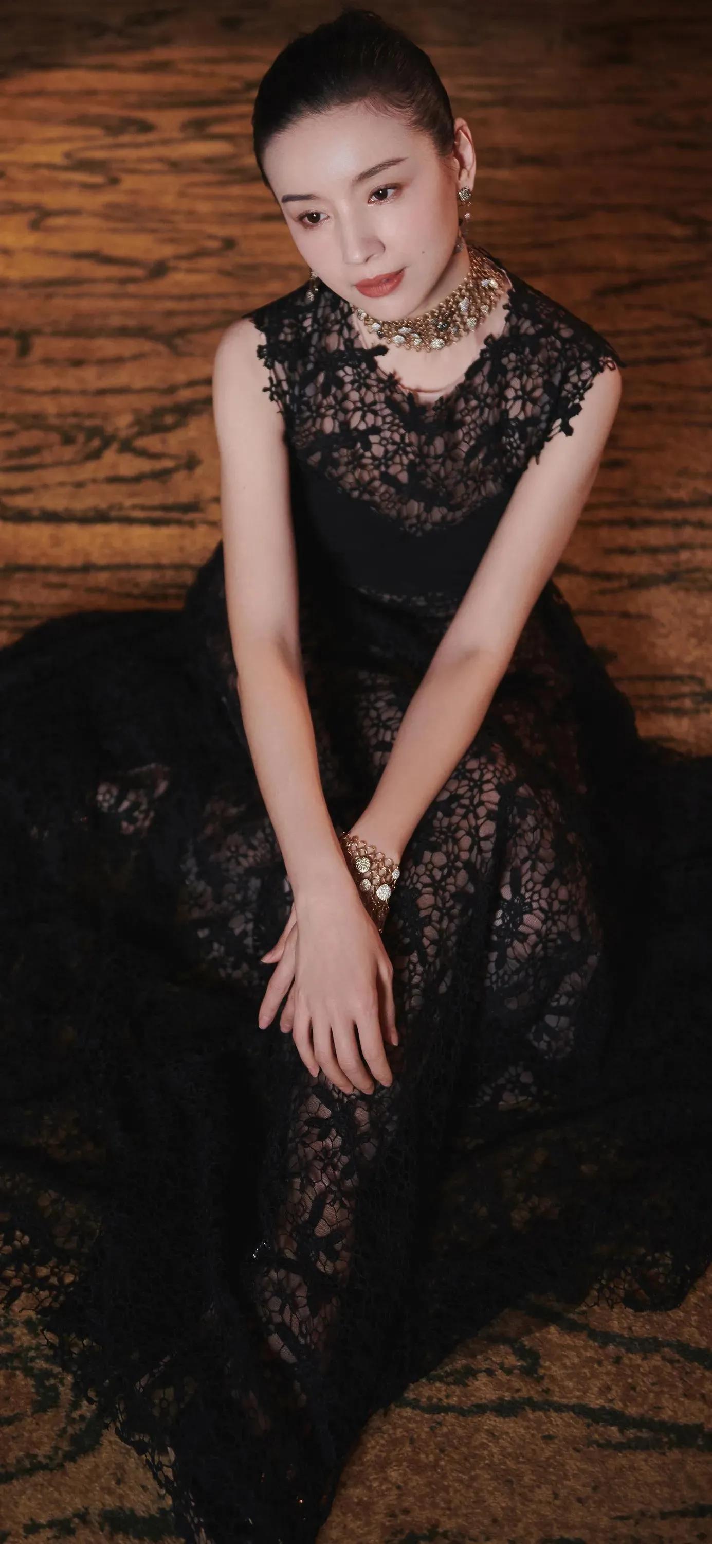 董洁：成熟优雅，气质如兰