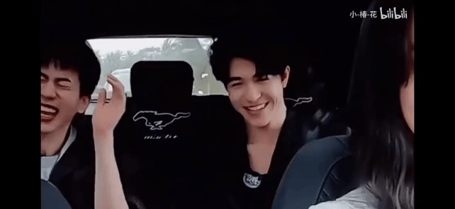 恋与偶像第二季在线观看(不是恋综也有cp磕？笨蛋美女和年下奶狗，尹浩宇孟子义甜疯了？)