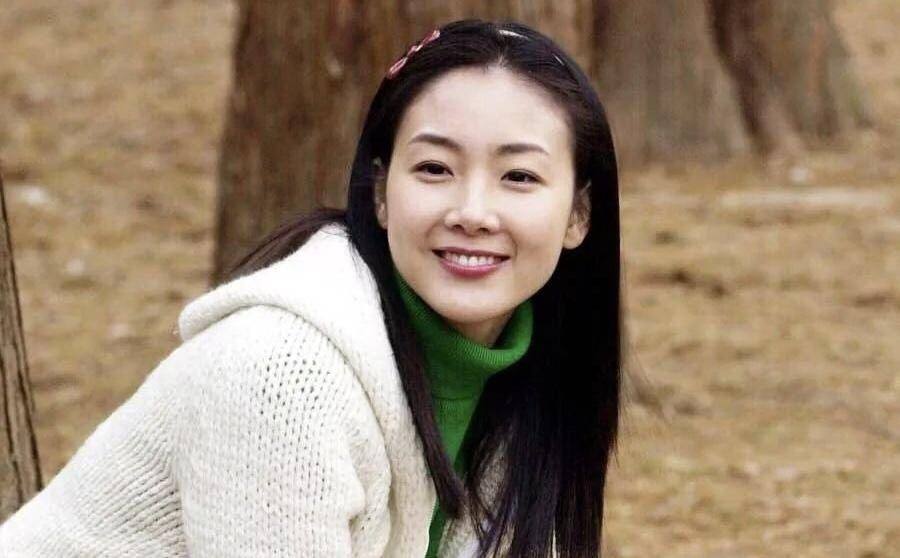 当时，韩国电视剧里的女性都长得很高，宋慧乔蔡琳也很有光泽，大长现在更是全员都是美女。