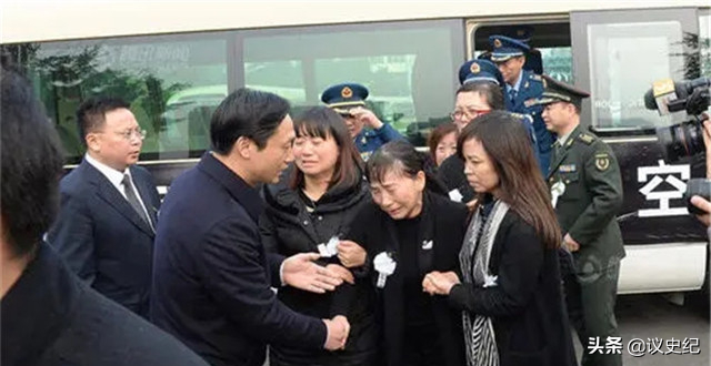 她是中国首个战机女飞行员，年仅30岁逝世，父母：交给党不后悔