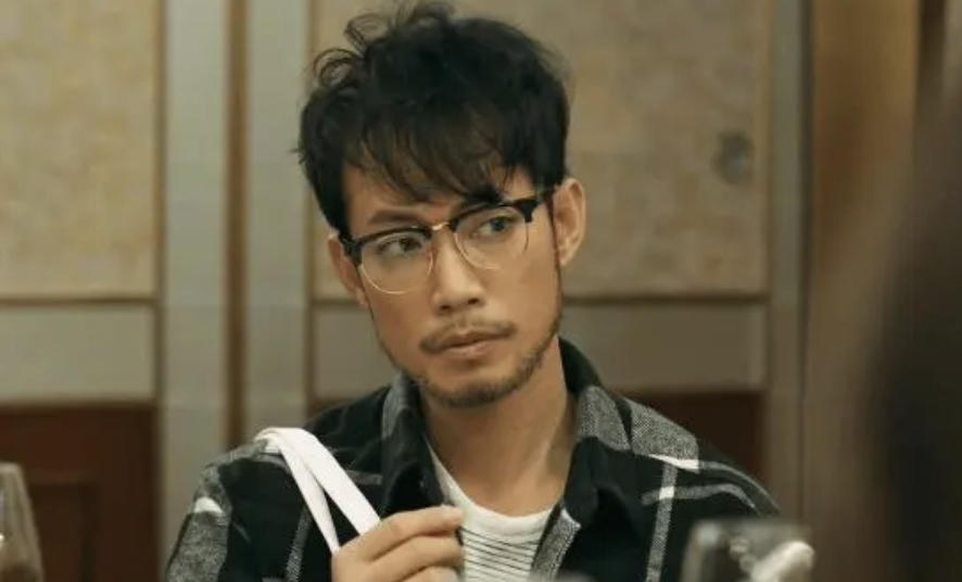 敖嘉年自由身多出路，新剧《野人老师》备受期待，不介意回TVB