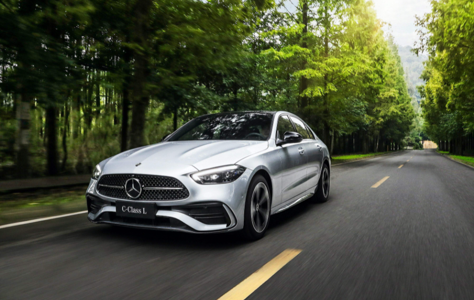 女的开什么车既实用又好看（女生开哪款车合适些）