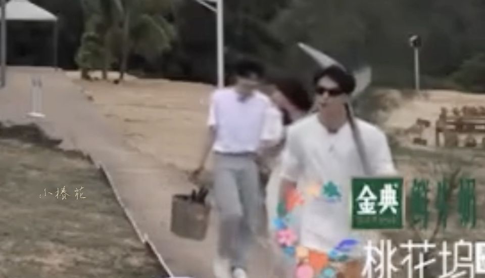 恋与偶像第二季在线观看(不是恋综也有cp磕？笨蛋美女和年下奶狗，尹浩宇孟子义甜疯了？)