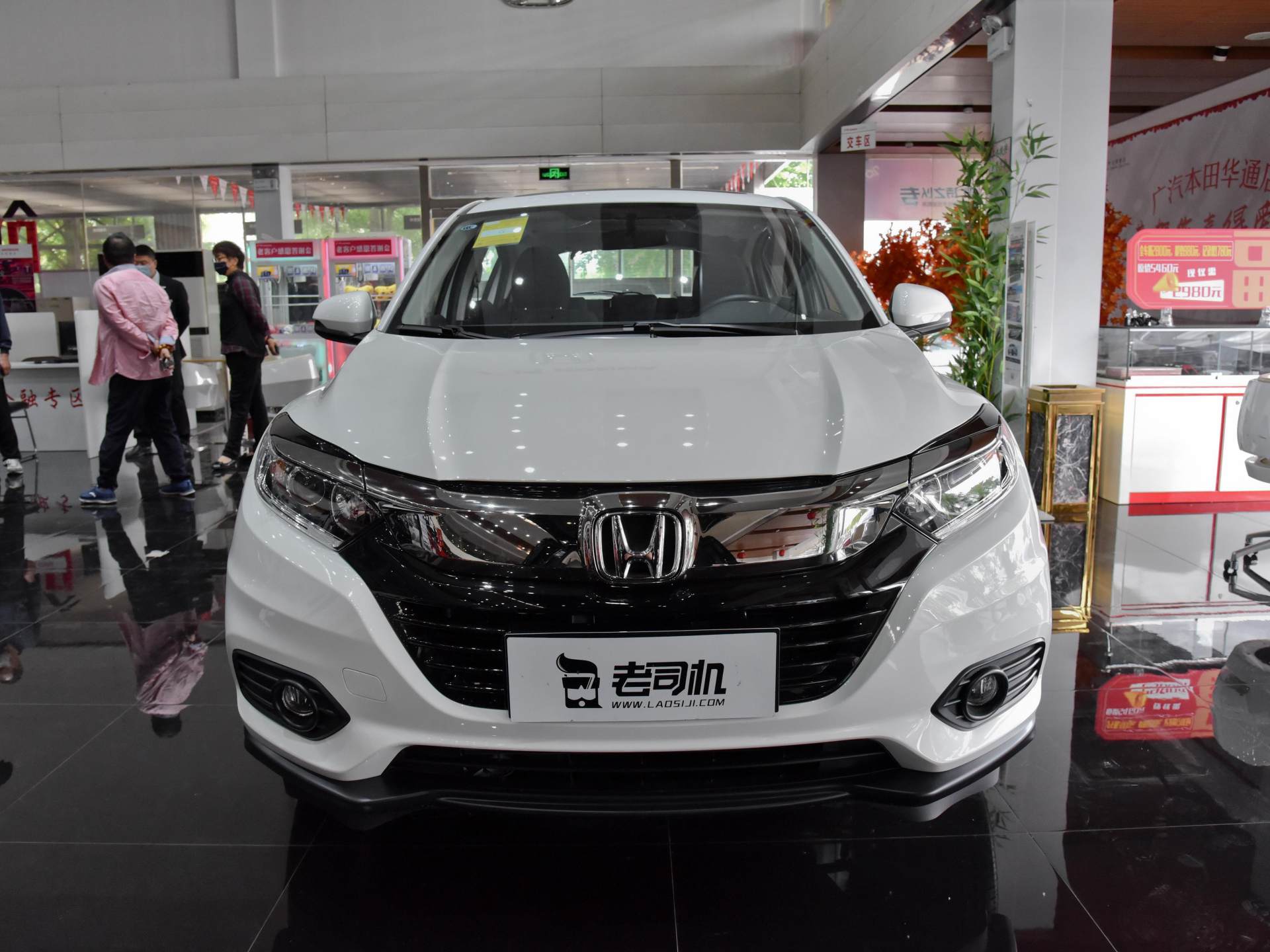 合资的小型SUV，悬浮扶手箱，10万出头，实拍缤智