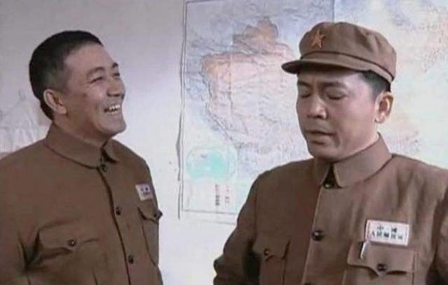 李雪三中将返乡寻亲，却只见门口一陌生木匠，警卫员持枪对天扫射