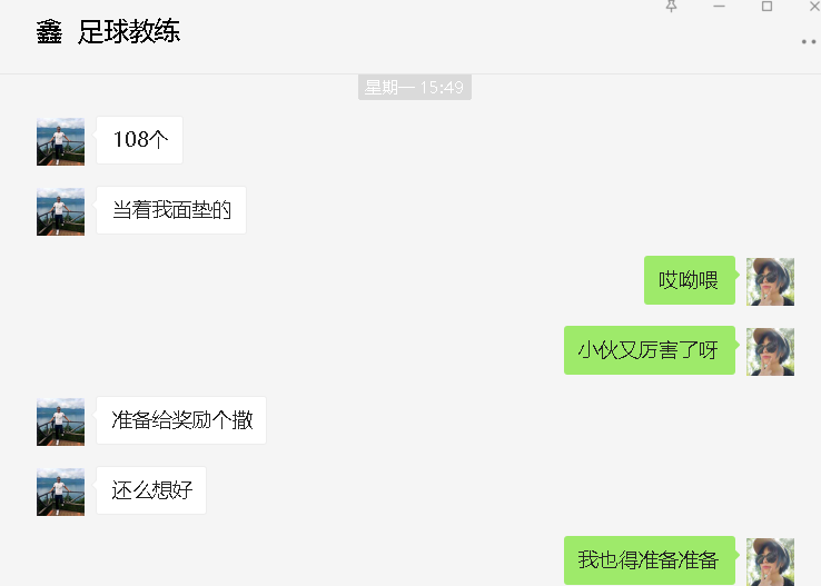 小宝宝踢足球的视频(二年级小男孩的足球之路：妈妈越狠心，儿子越优秀)
