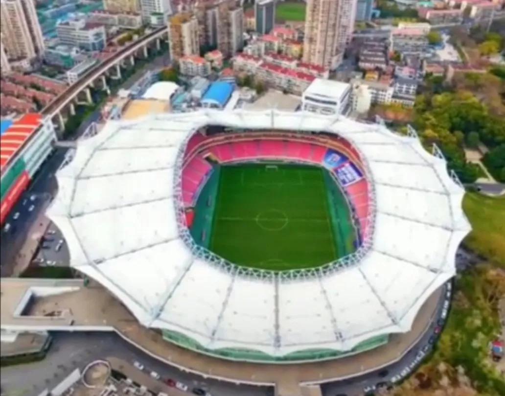 两百多元的足球场什么样（足球场2小时包场费用最高达到10万，普通中国人根本踢不起足球）-趣拿体育