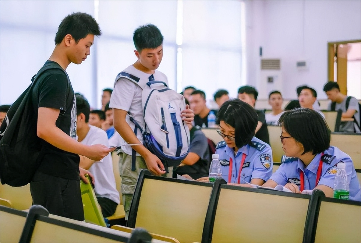 学生苦读警校4年，因亲人犯错无法“公安联考”，大学4年白上了？
