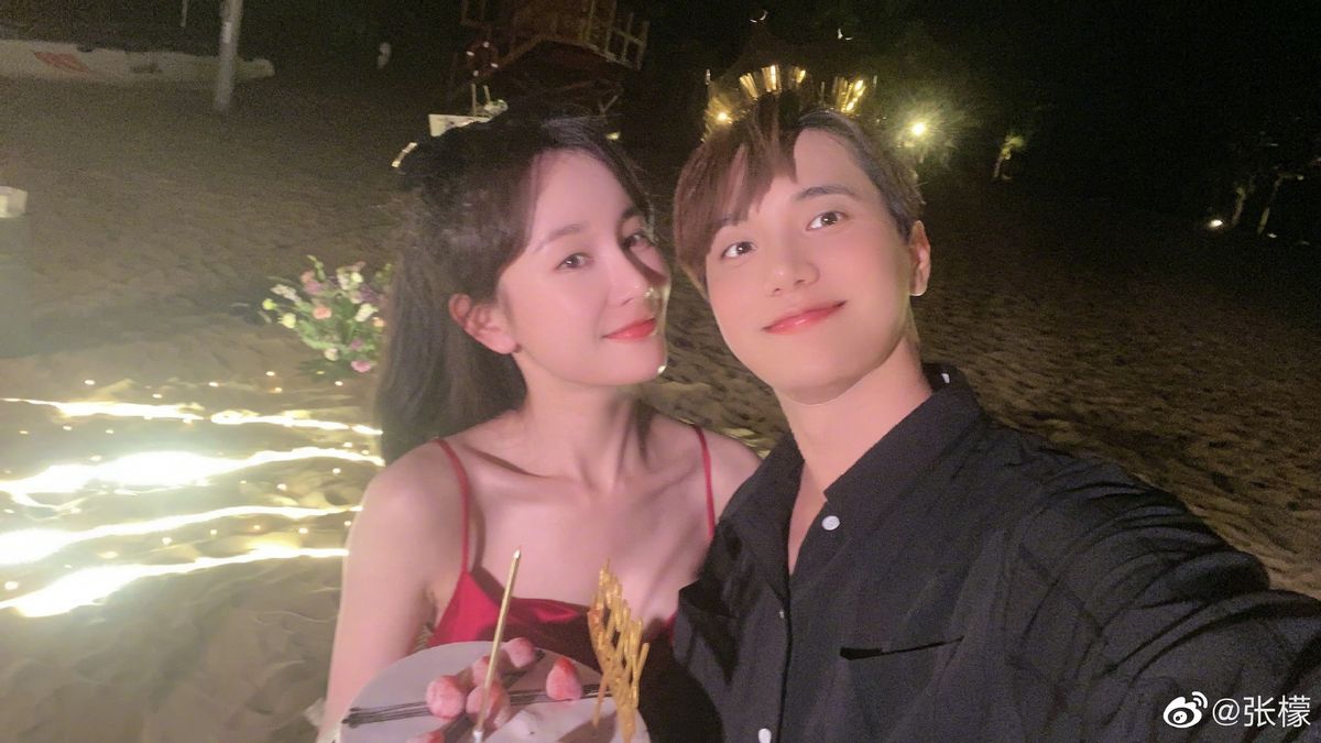 金恩圣求婚成功！单膝跪地惹张檬落泪，视频暴露二人已同居多时