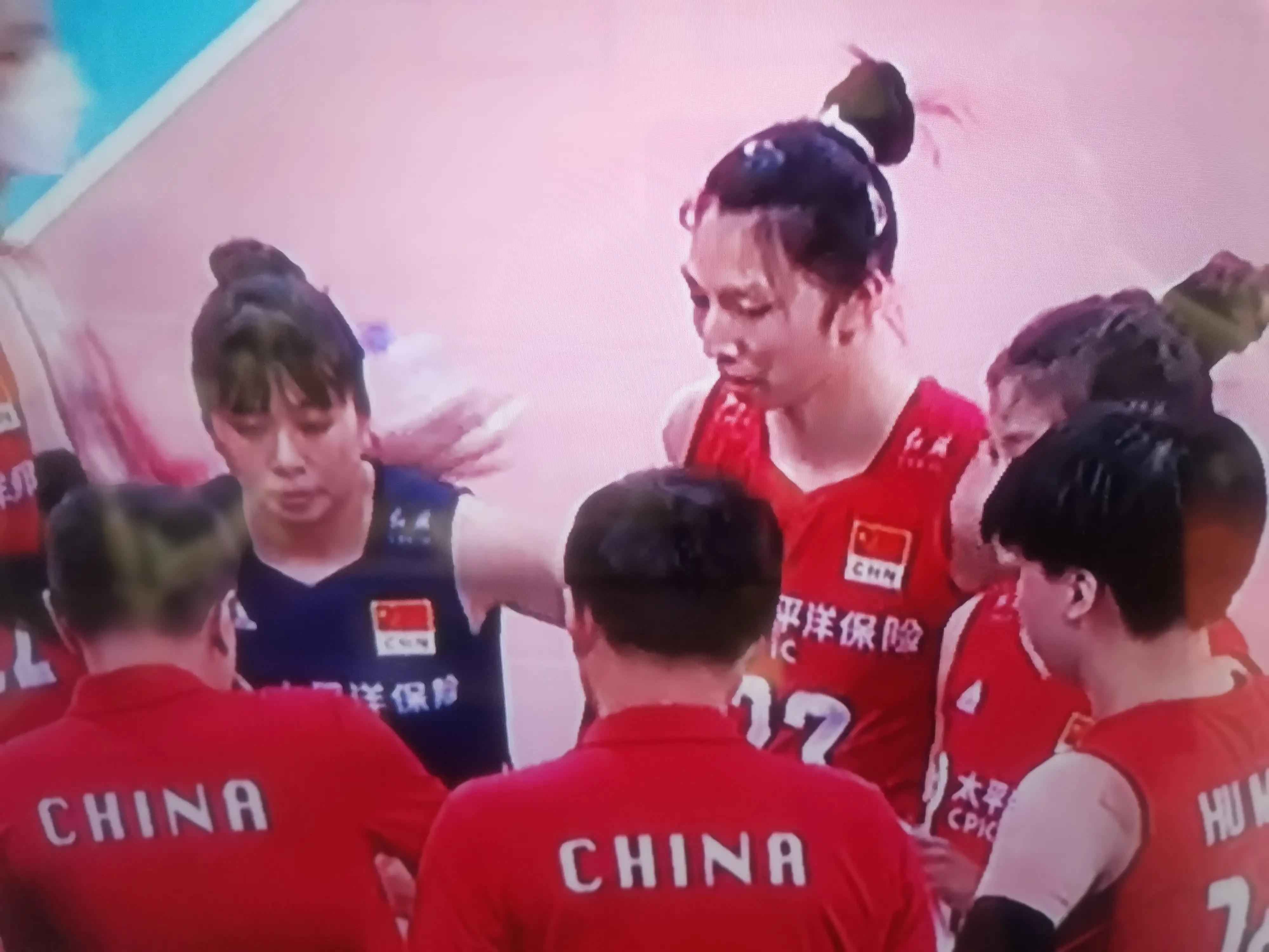 2022年亚洲杯比赛中国女排对战韩国女排第一局25：9大比分获胜