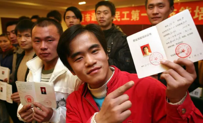 教育部公布“被取消”的几类证书，大学生需了解，别做无用功