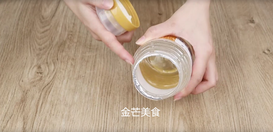 手上褶皱越来越多？教你一个简单好用的小方法，简单实用又省钱
