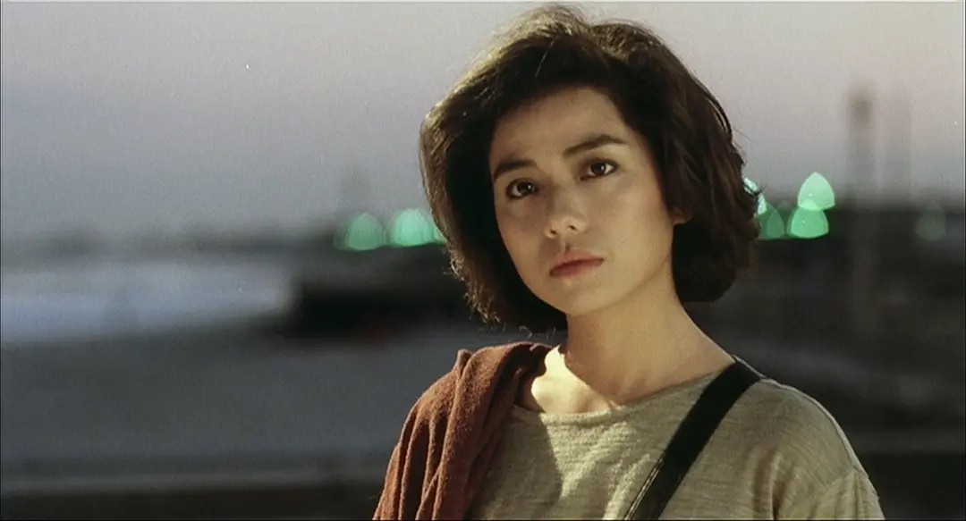 上映35年,被央视反复重播,周润发,钟楚红靠着这部电影走红