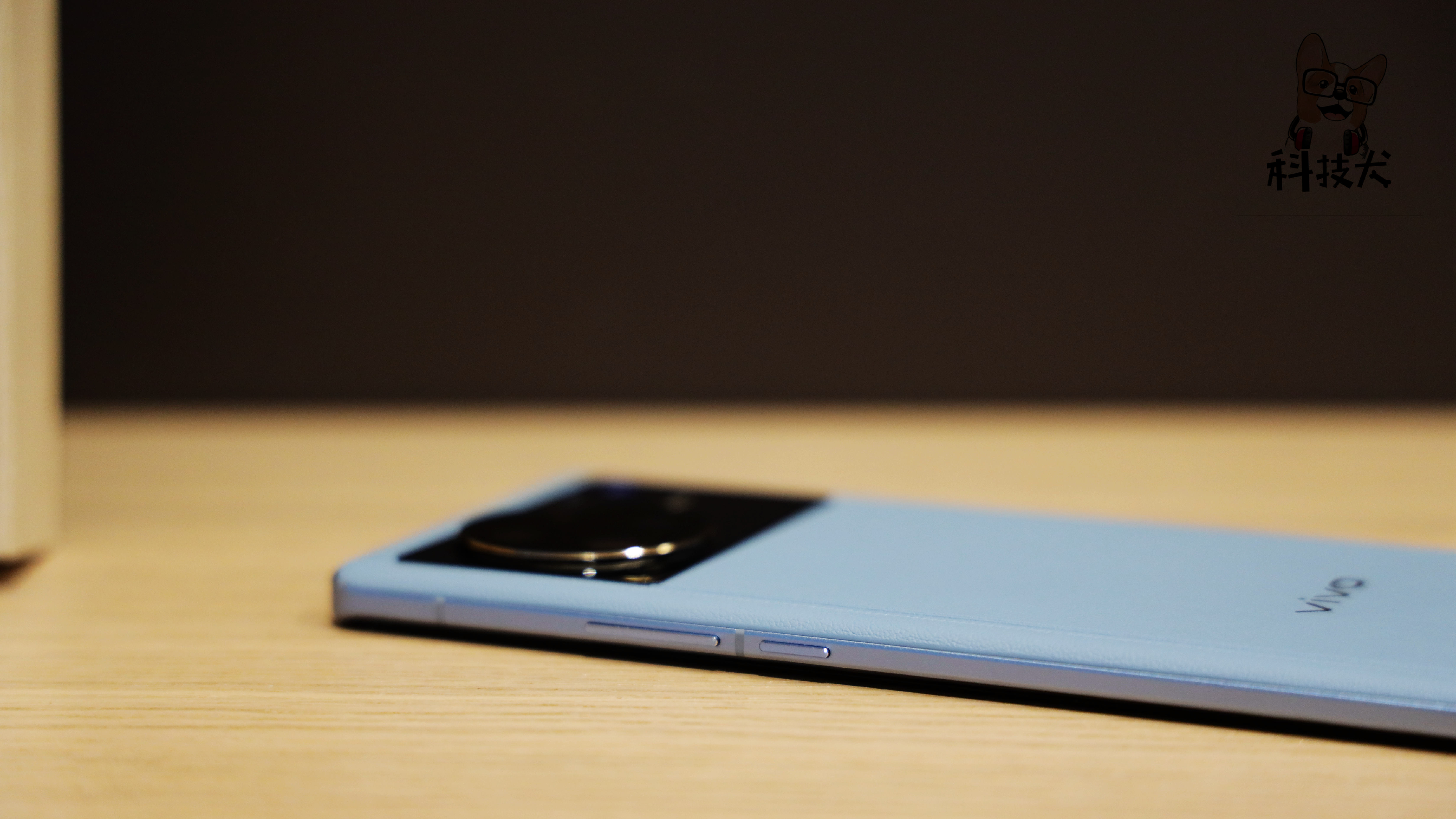 华硕7寸上网本（华硕灵耀14水墨蓝笔记本发布；7寸巨屏商务旗舰vivo X Note开箱图赏）