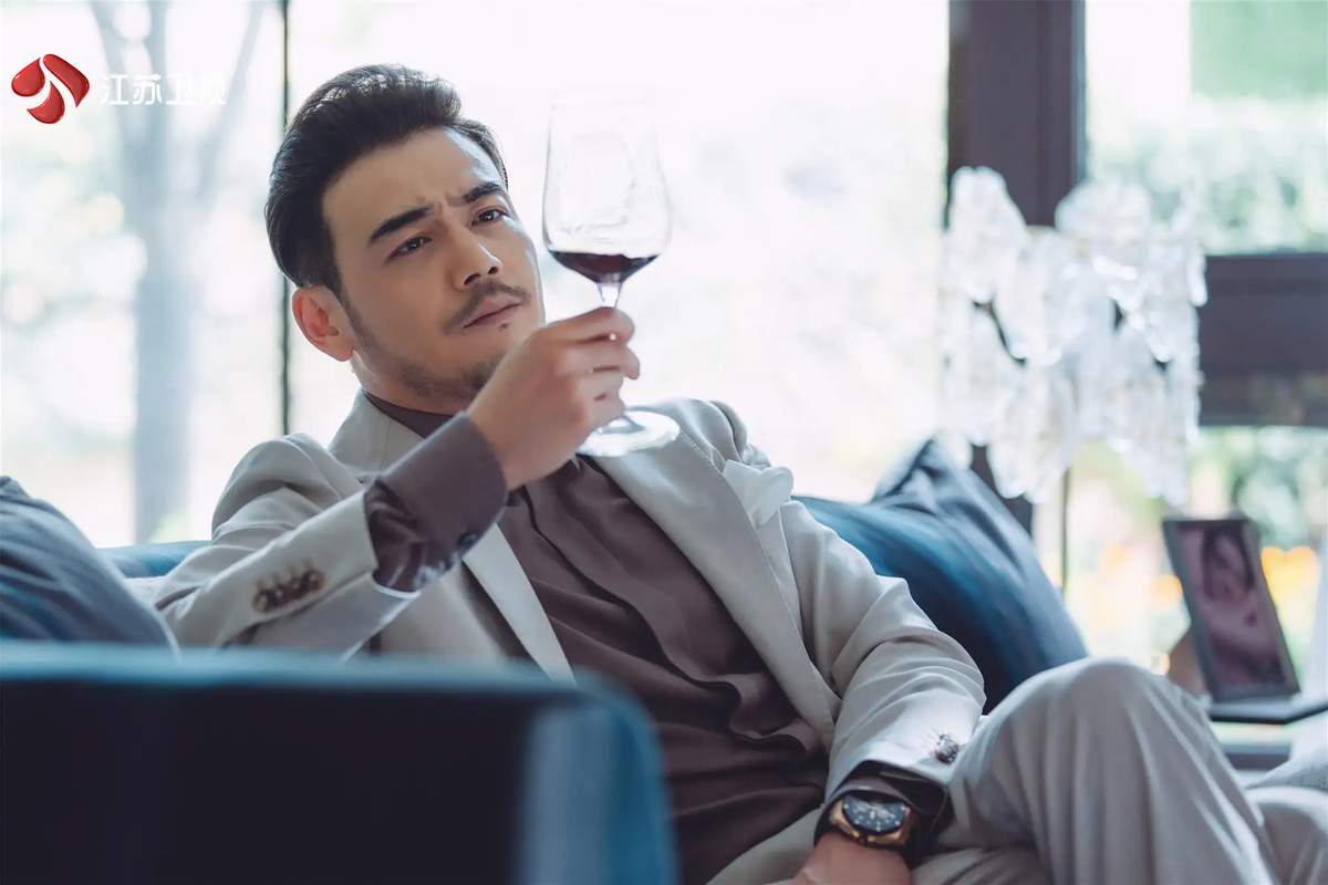 从"顶流男神"到"顶级渣男",40岁杨烁是如何自毁前程的?