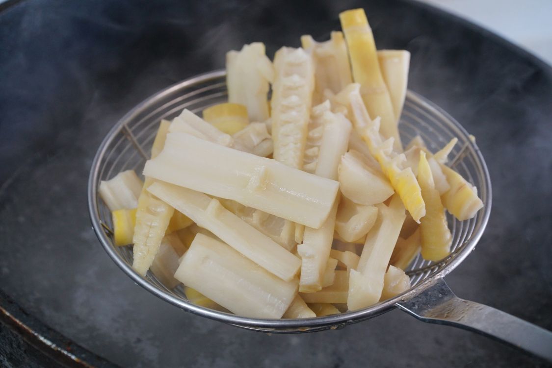 春天，菜市場碰上它別放過，和五花肉燜一鍋，味道真是香得厲害