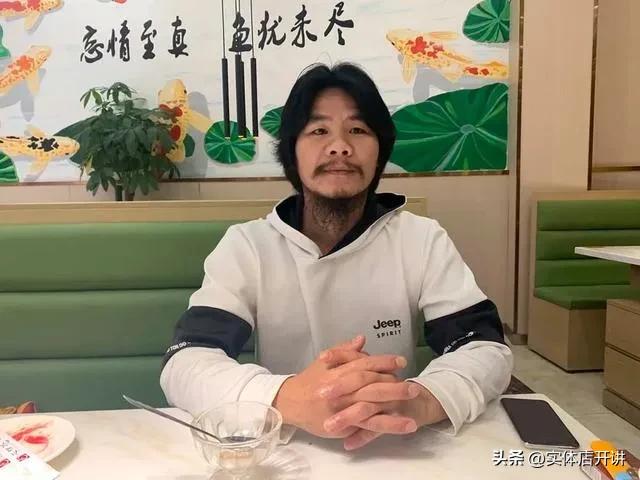 偷电瓶车的周哥现状(全网封杀，代言电动车公司关门烧烤店转让，不打工男周某全线溃败)