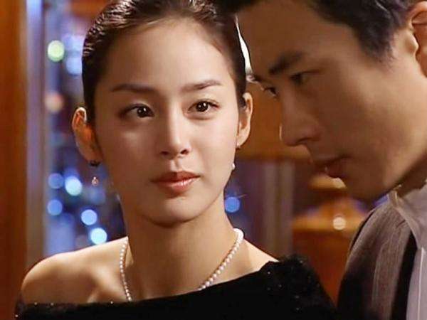 当时，韩国电视剧里的女性都长得很高，宋慧乔蔡琳也很有光泽，大长现在更是全员都是美女。