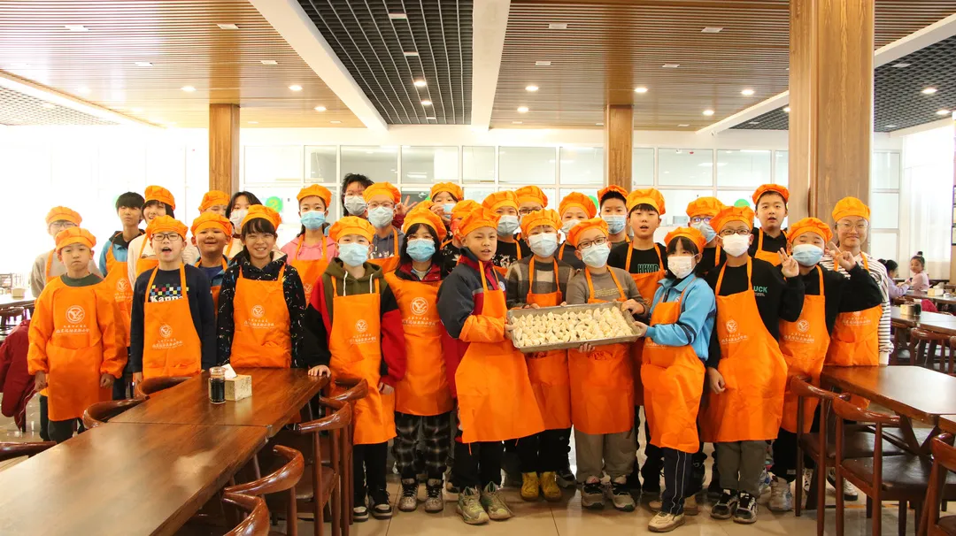 10000+饺子滚滚而来——闻励师生包饺子，话饺子，团团围坐吃饺子